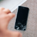 iPhoneを落としてしまう意外な原因!事前の対策が必須