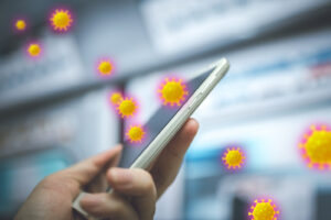 iPhoneの画面が汚くなる原因とG-PACKのすすめ