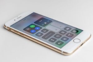 iPhoneに保護フィルムは必要？保護フィルムの機能とメリット・デメリットを紹介