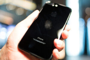 スマホにコロナウイルスが付着するって本当？対策方法を解説