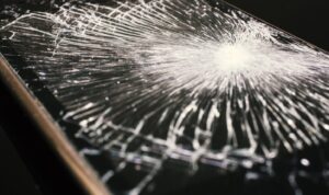 スマホ落下防止アイテム3選！スマホを落下から守る最適な方法とは？