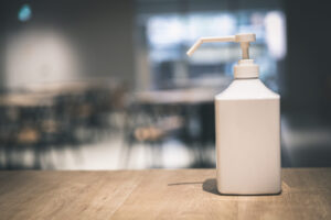 スマホは毎日除菌した方がいい！？その理由と除菌時の注意点を解説