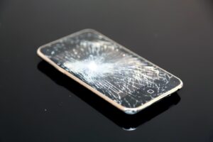 【落下に強い】耐久性の高いスマホの選び方！おすすめスマホ5選も紹介