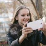 海外はスマホケースを使わないって本当?調査結果をもとに真相を解説