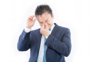 目が疲れないスマホフィルムの選び方は？ブルーライトの悪影響も解説