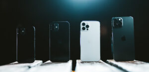 フリーサイズのスマホフィルムとは？メリットや利用時の注意点を解説