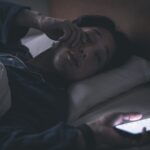 ブルーライトで太る「スマホ太り」とは?原因と対策方法を解説