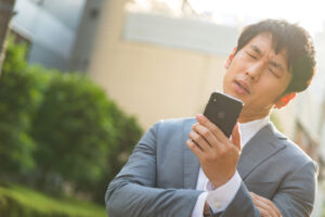 保護フィルムでスマホの反応が悪い？原因や対処法を詳しく解説
