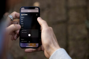 スマホベルト（スマホバンド）どう使う？メリット・デメリットを紹介