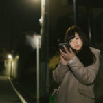 目に優しいスマホの明るさは？疲れ目やドライアイの方は必見