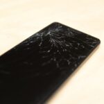 スマホ画面が割れたまま使用していると危険?対処法も詳しく解説