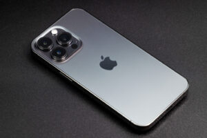 スマホで視力が低下するって本当？原因と対策を詳しく紹介