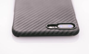 スマホケースの指紋汚れが気になる！原因と対処法を徹底解説