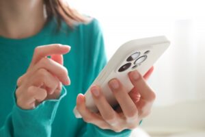 iPhoneの画面は割れやすいって本当？保護方法について解説