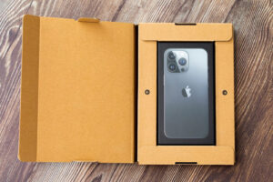 フルカバー（全面保護）のスマホケースのメリットとおすすめな人は？