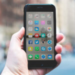 スマホがポケットに入らない!対処法やスマホケースのデメリットを紹介