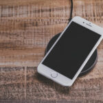スマホフィルムが端から剥がれる!原因と対処法を徹底解説
