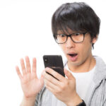 スマホの目に優しい設定は?ブルーライトの影響を抑える方法を解説